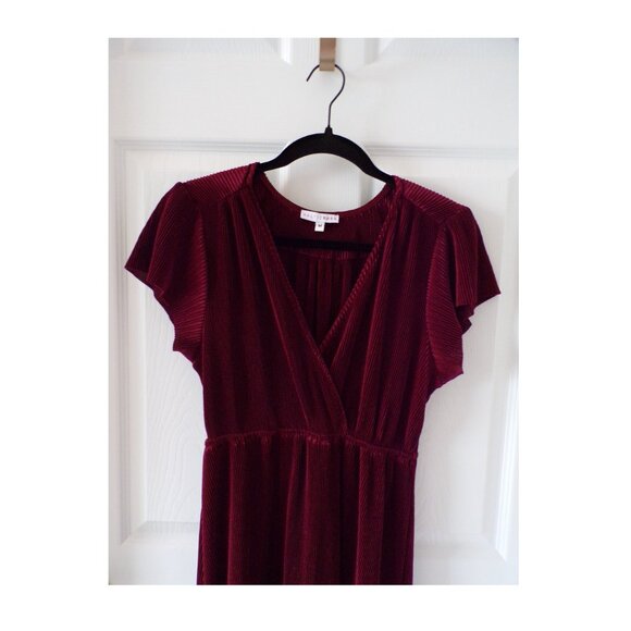 Baltic Born Athena Pleated Short Sleeve Dress in Mulberry Size Medium - Picture 6 of 9
